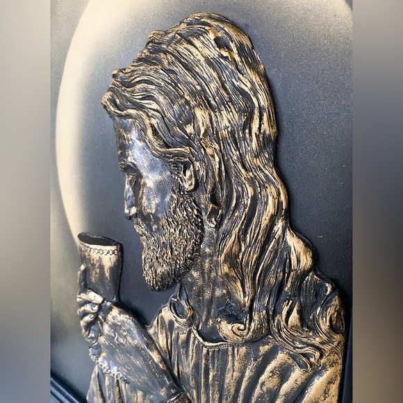 Large 3D Jesus Wall Art – Black & Gold Framed (24.5” x 20”) - Made in Poland - Picture 5 of 6